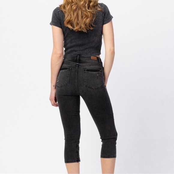 New! Judy Blue High Rise Distressed Skinny Fit Denim Jean Capri Womens S… - Picture 2 of 15